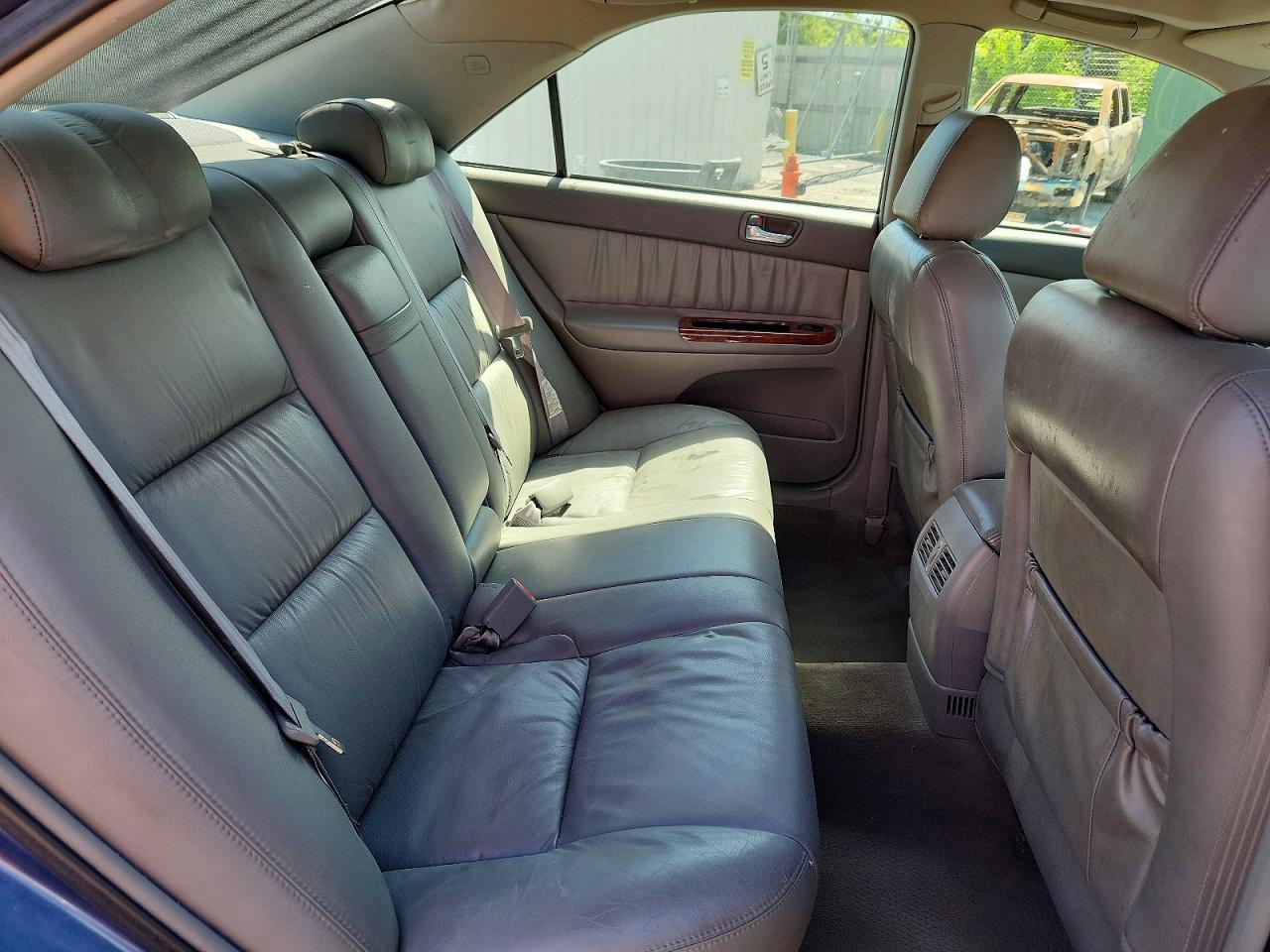 2004 TOYOTA CAMRY XLE V6 photo 10