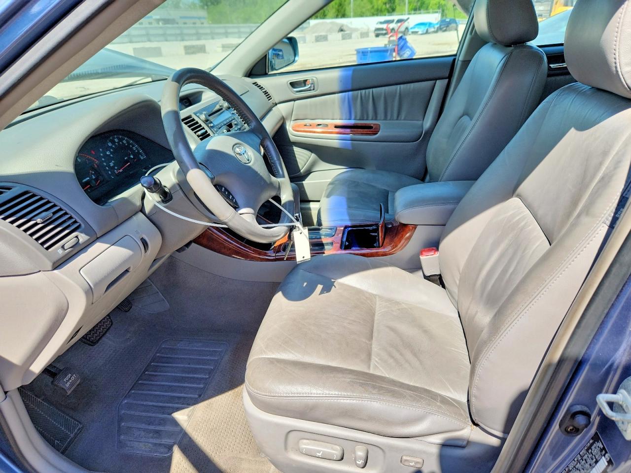 2004 TOYOTA CAMRY XLE V6 photo 7