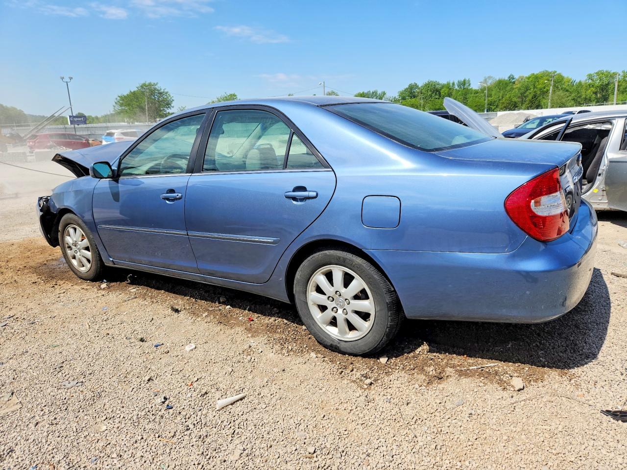 2004 TOYOTA CAMRY XLE V6 photo 2