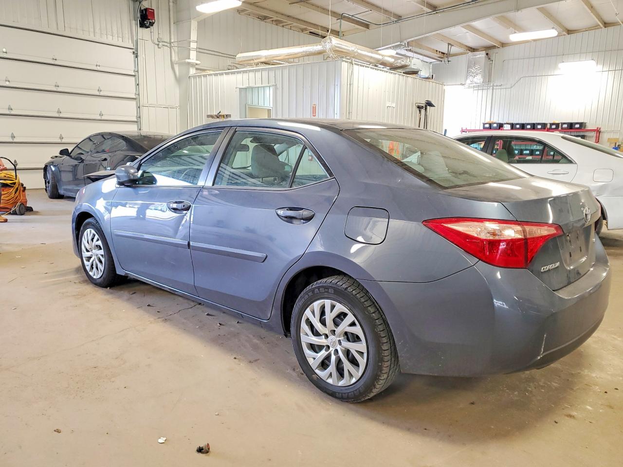 2017 TOYOTA COROLLA LE photo 4