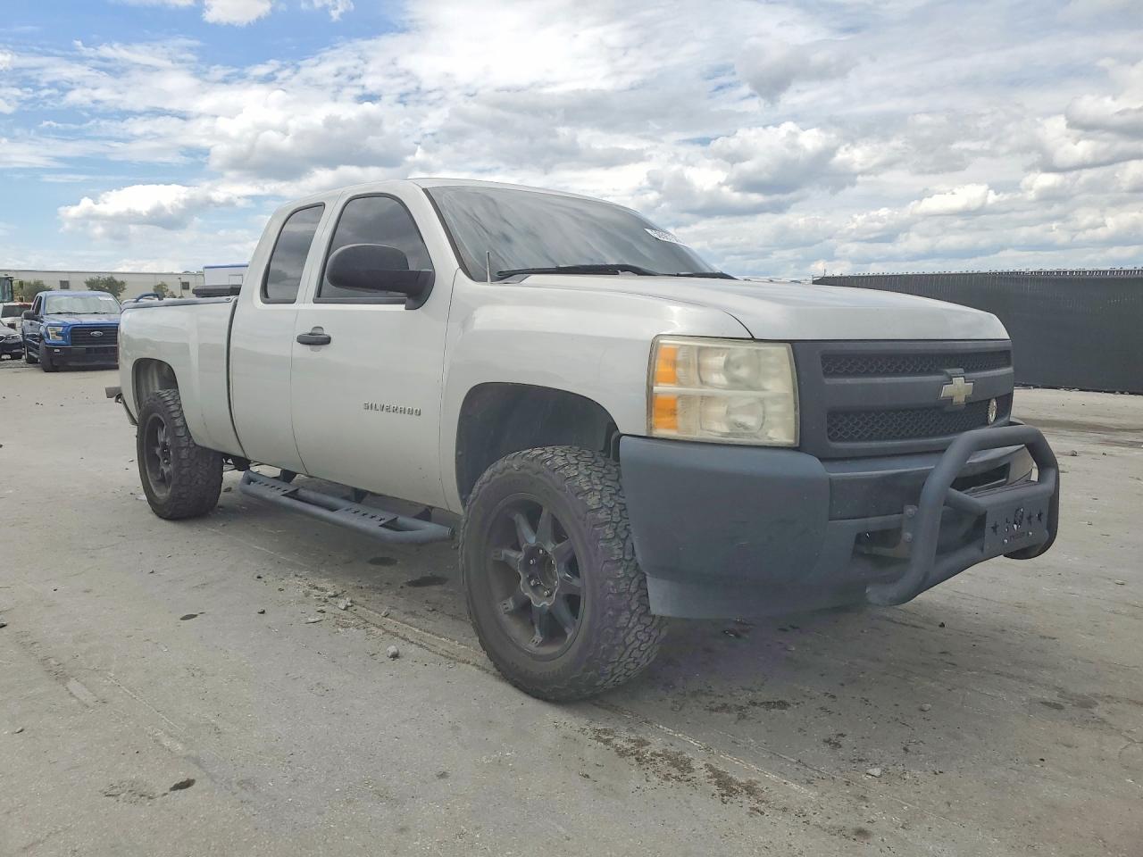 2010 CHEVROLET SILVERADO C1500 photo 7
