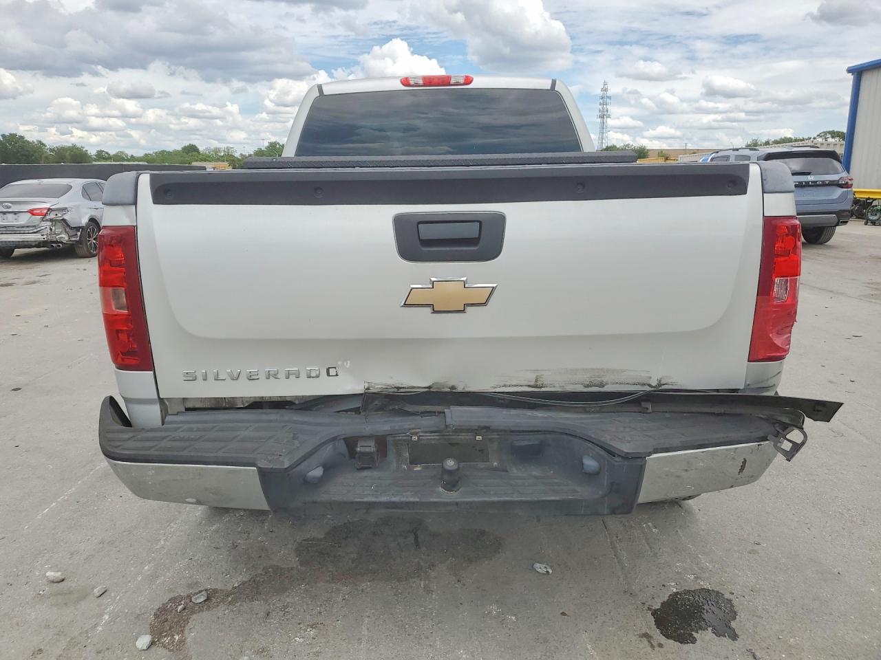 2010 CHEVROLET SILVERADO C1500 photo 11