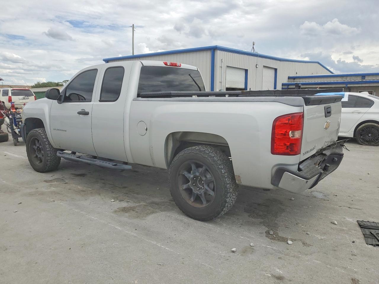 2010 CHEVROLET SILVERADO C1500 photo 3