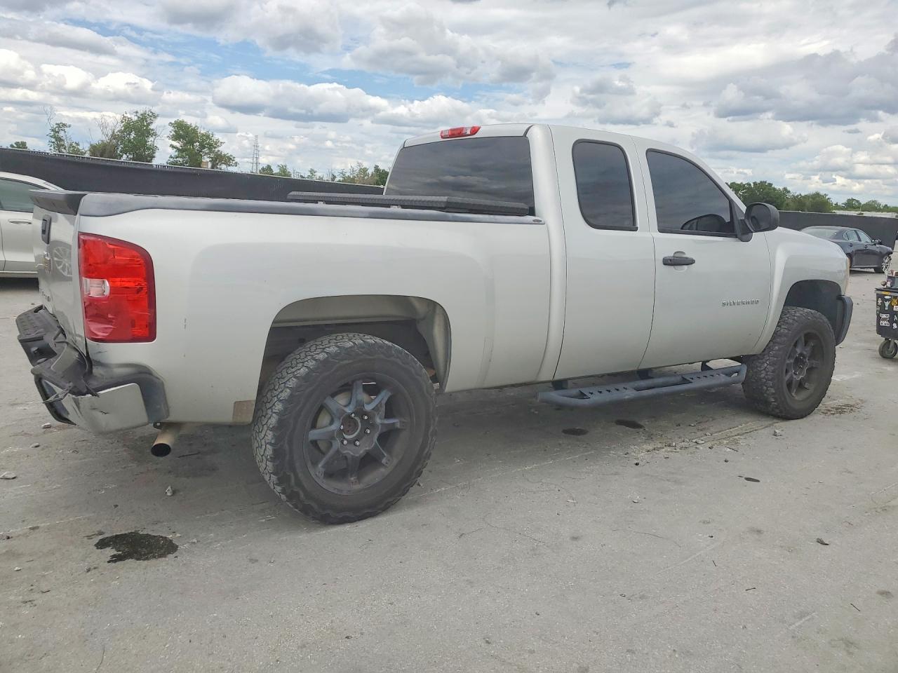 2010 CHEVROLET SILVERADO C1500 photo 5