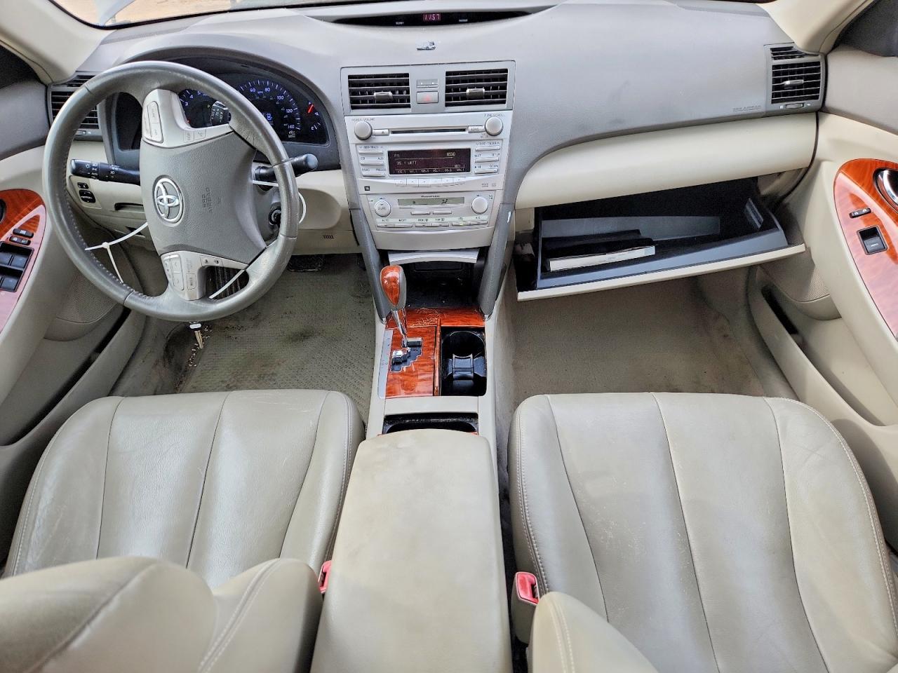2010 TOYOTA CAMRY XLE photo 15