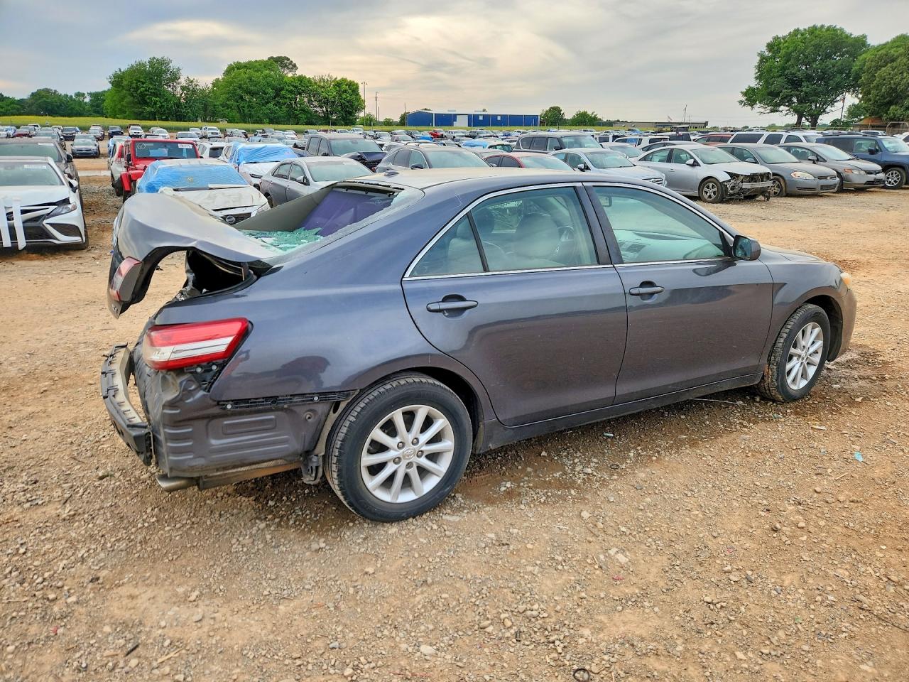 2010 TOYOTA CAMRY XLE photo 5