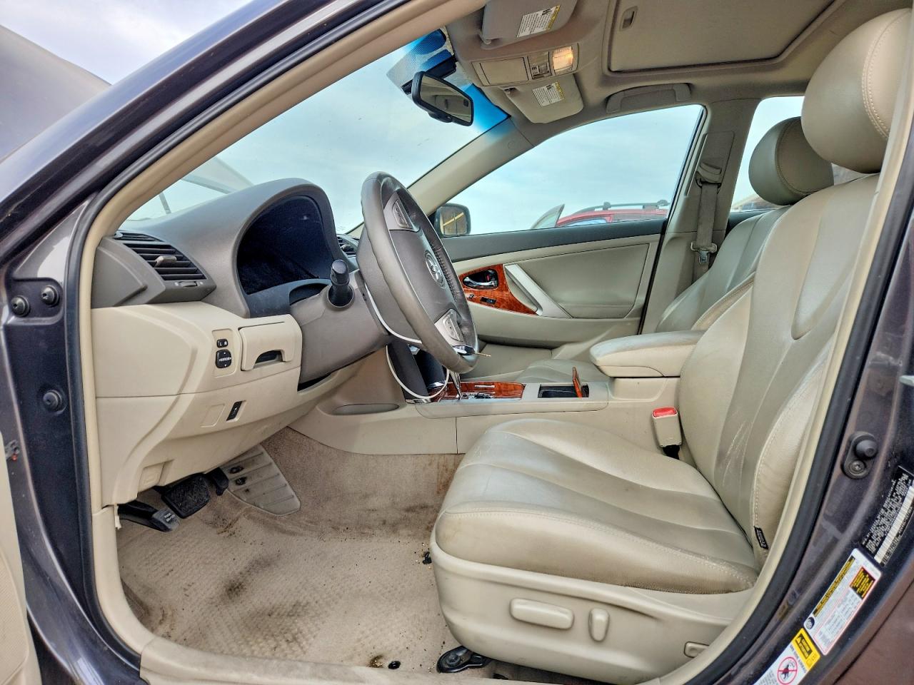 2010 TOYOTA CAMRY XLE photo 13
