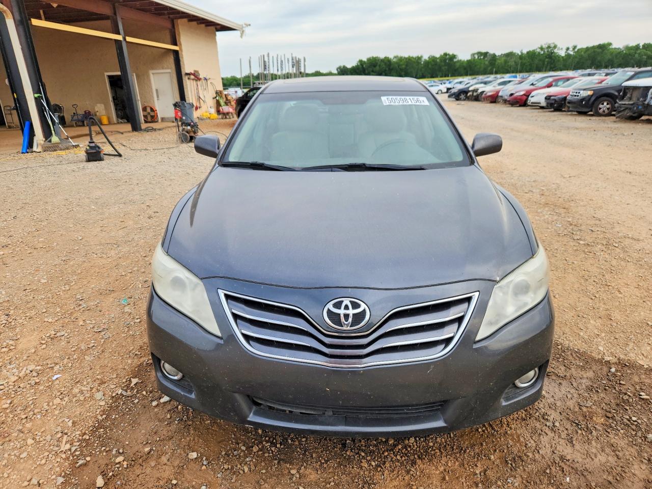 2010 TOYOTA CAMRY XLE photo 9