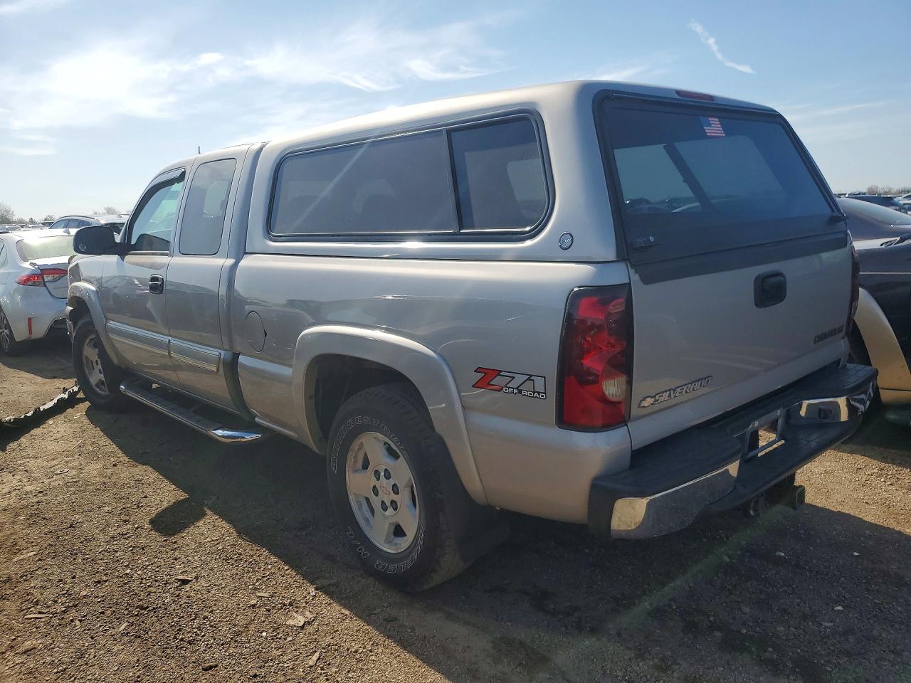 2005 CHEVROLET SILVERADO K1500 photo 2
