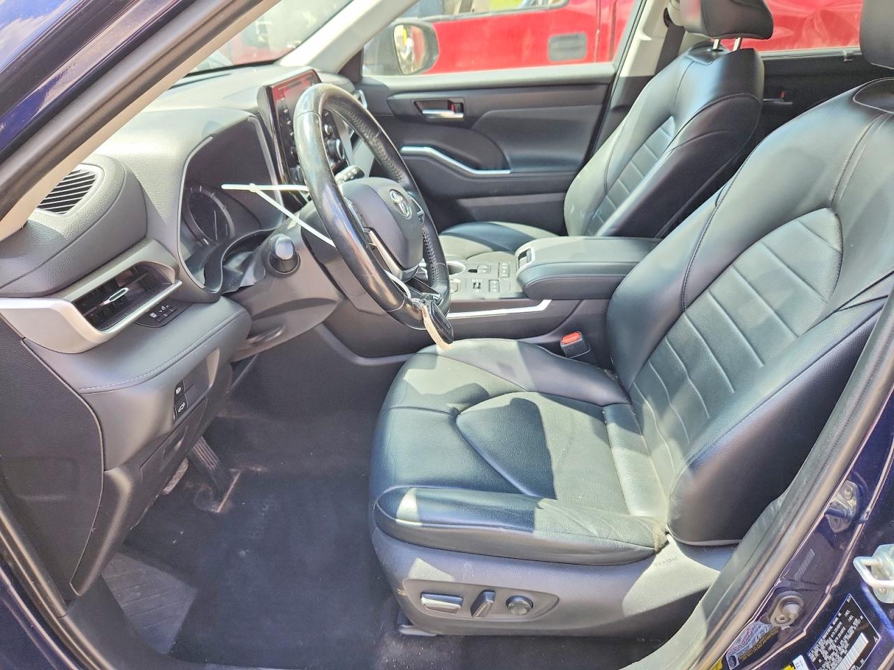 2021 TOYOTA HIGHLANDER XLE photo 19
