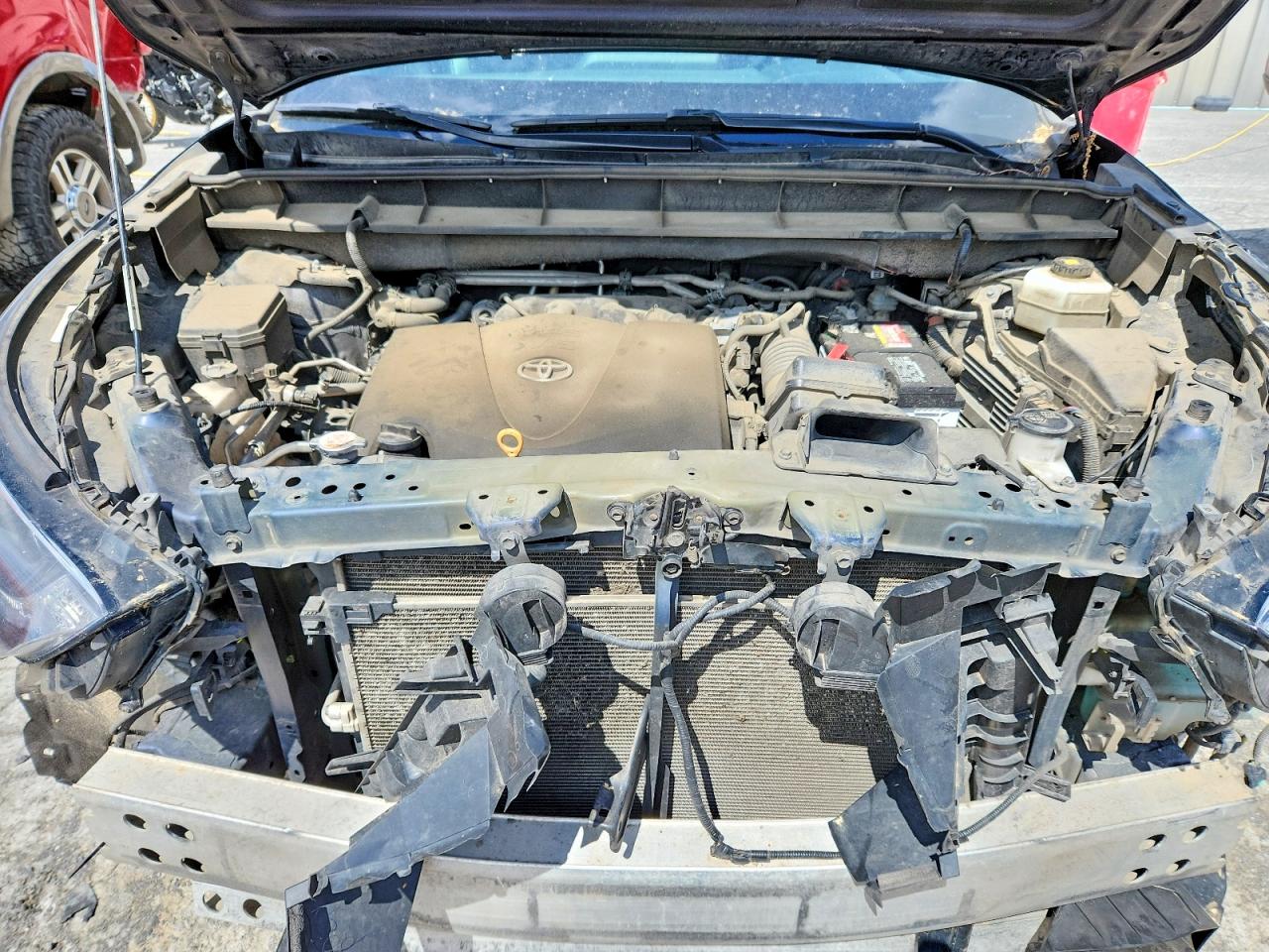 2021 TOYOTA HIGHLANDER XLE photo 34