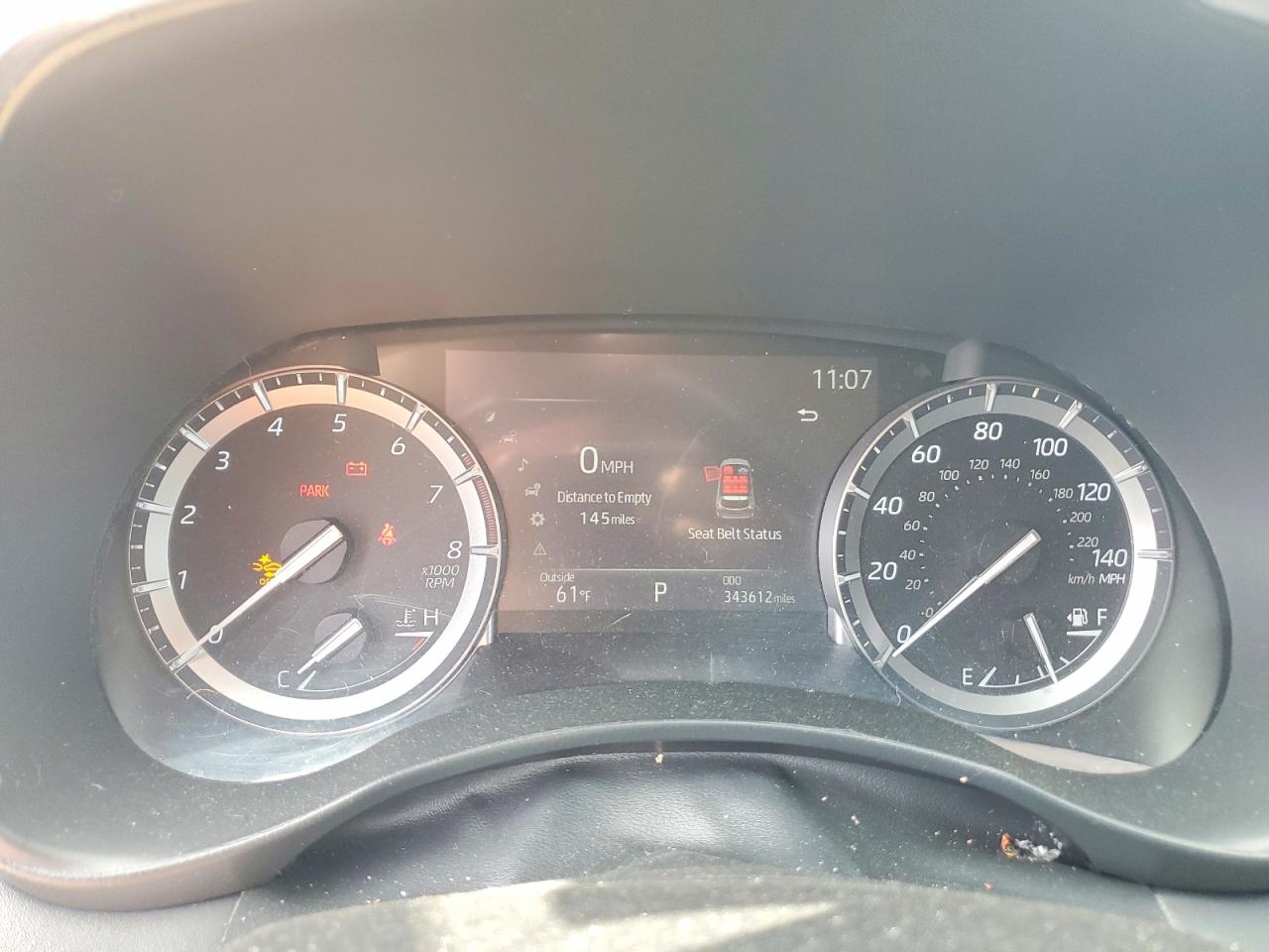 2021 TOYOTA HIGHLANDER XLE photo 25