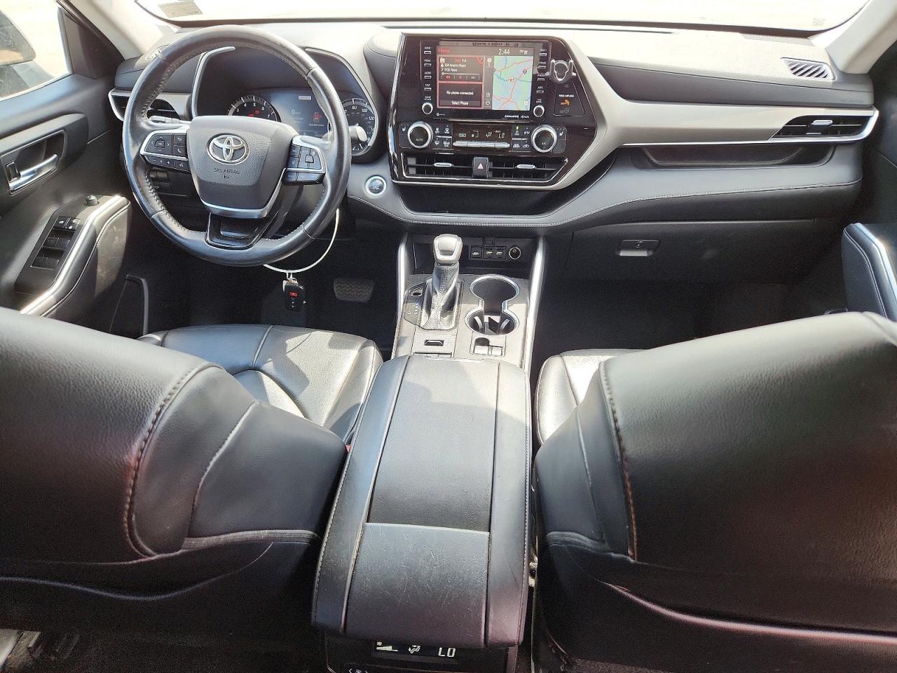 2021 TOYOTA HIGHLANDER XLE photo 22