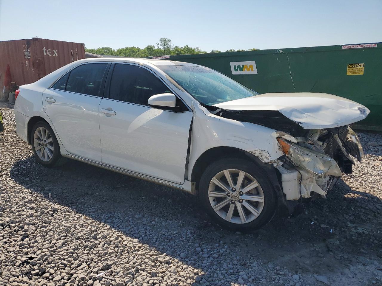 2014 TOYOTA CAMRY XLE photo 4