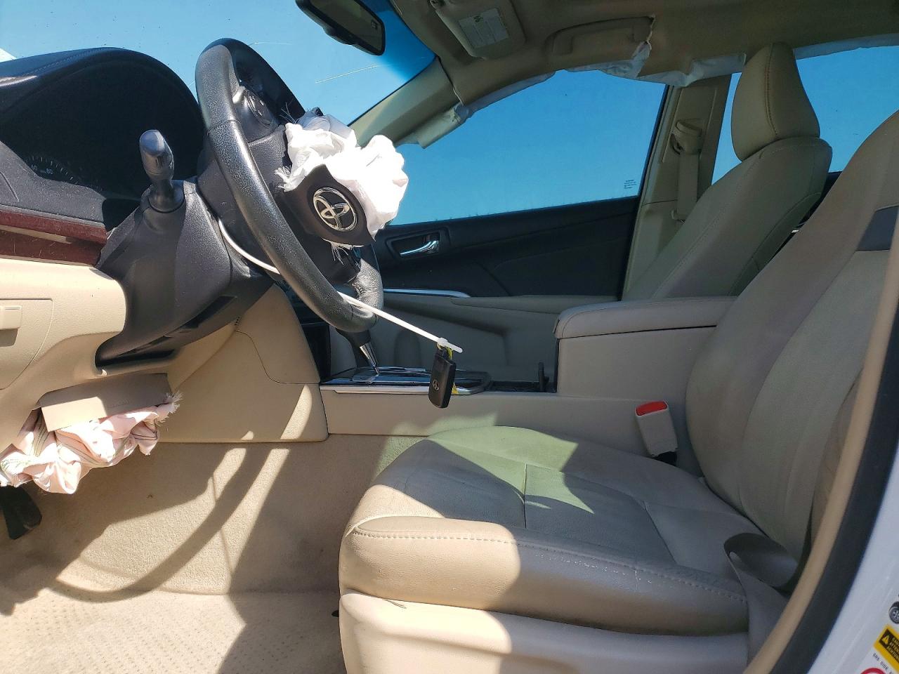 2014 TOYOTA CAMRY XLE photo 7