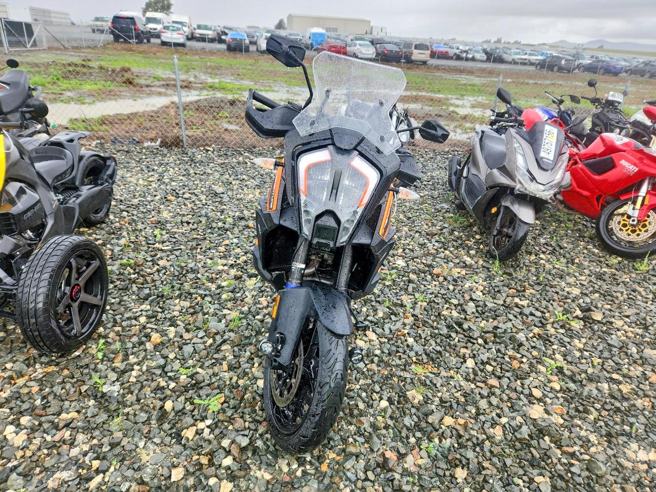 2023 KTM 1290 SUPER ADVENTURE S photo 4