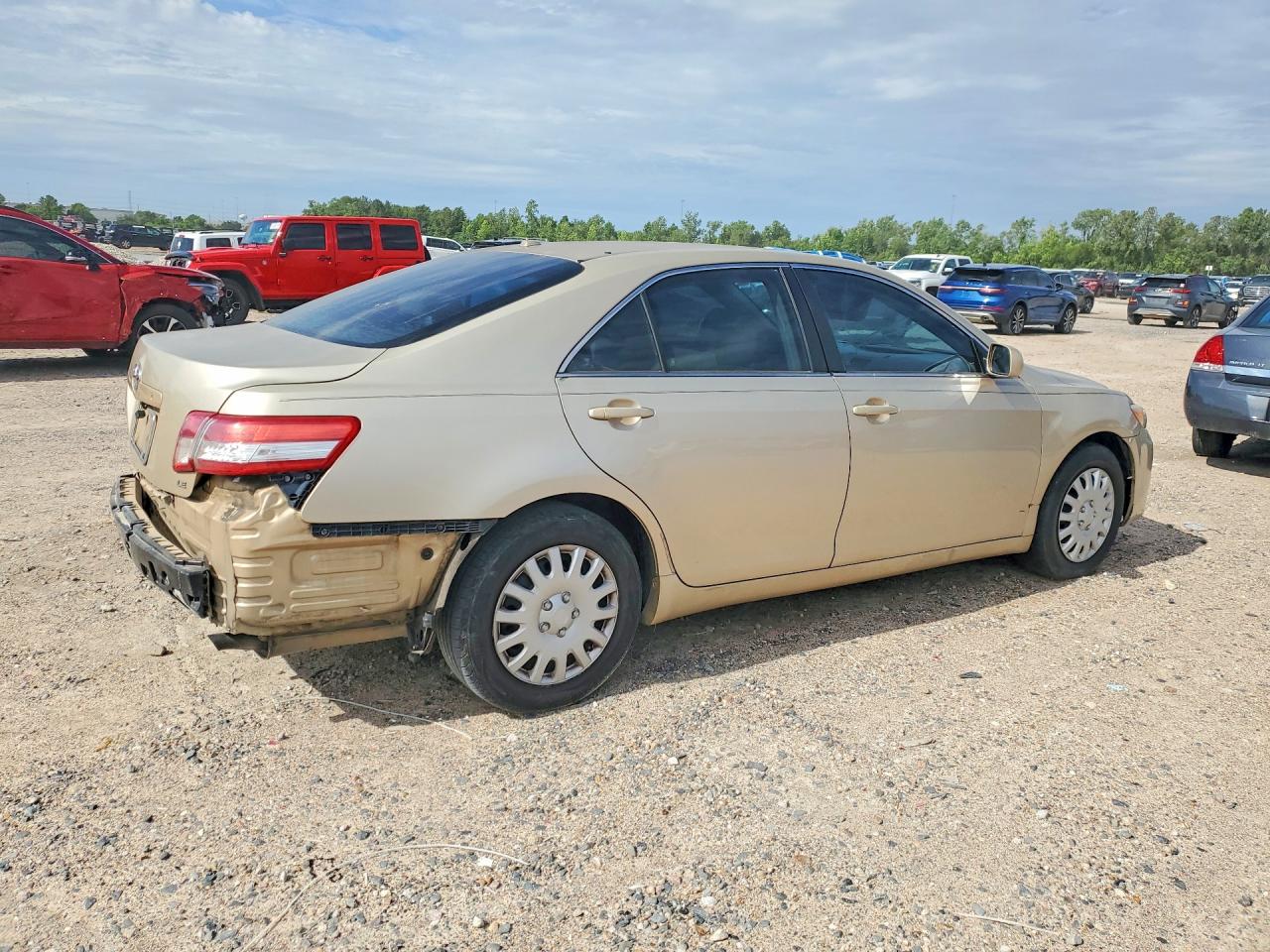 2010 TOYOTA CAMRY LE photo 7