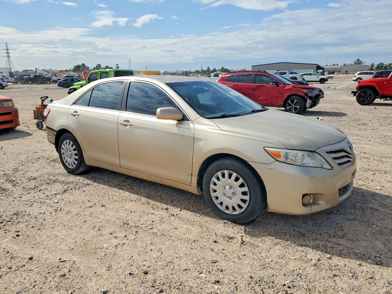 2010 TOYOTA CAMRY LE photo 10