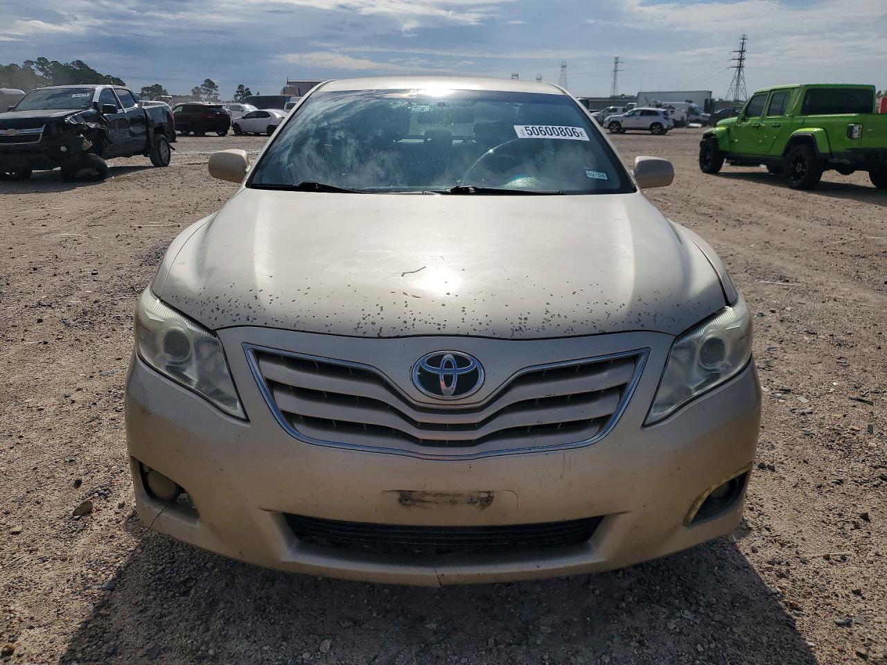 2010 TOYOTA CAMRY LE photo 13