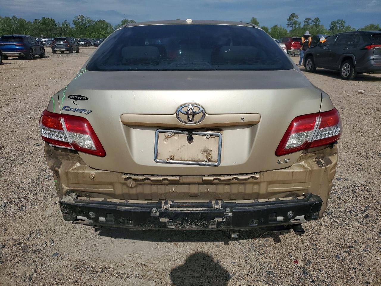 2010 TOYOTA CAMRY LE photo 16