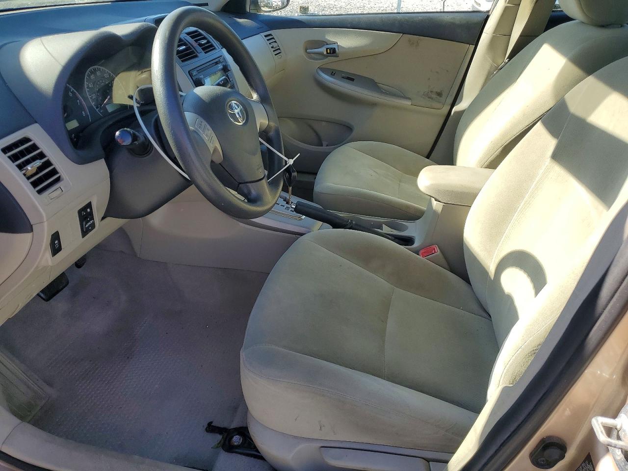 2012 TOYOTA COROLLA LE photo 19