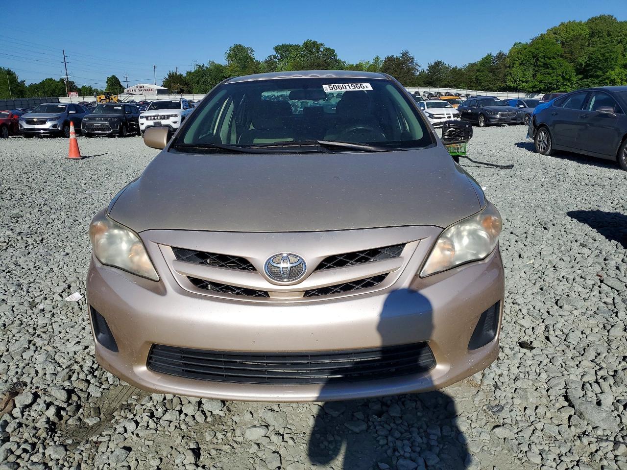 2012 TOYOTA COROLLA LE photo 13