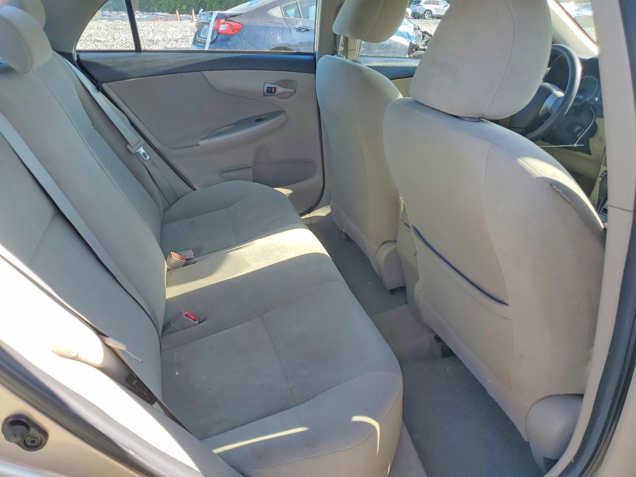 2012 TOYOTA COROLLA LE photo 28