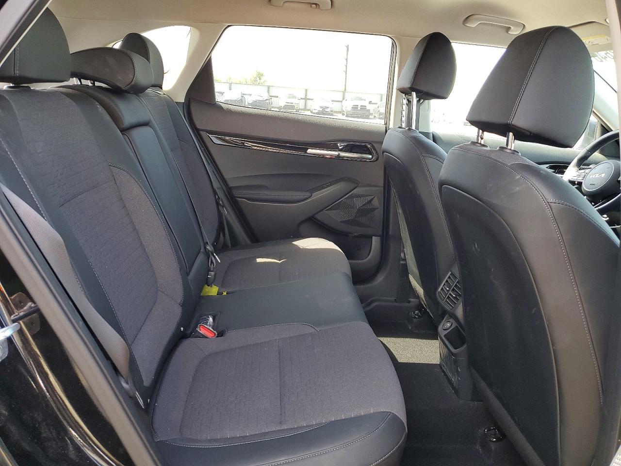 2023 KIA SELTOS S photo 11