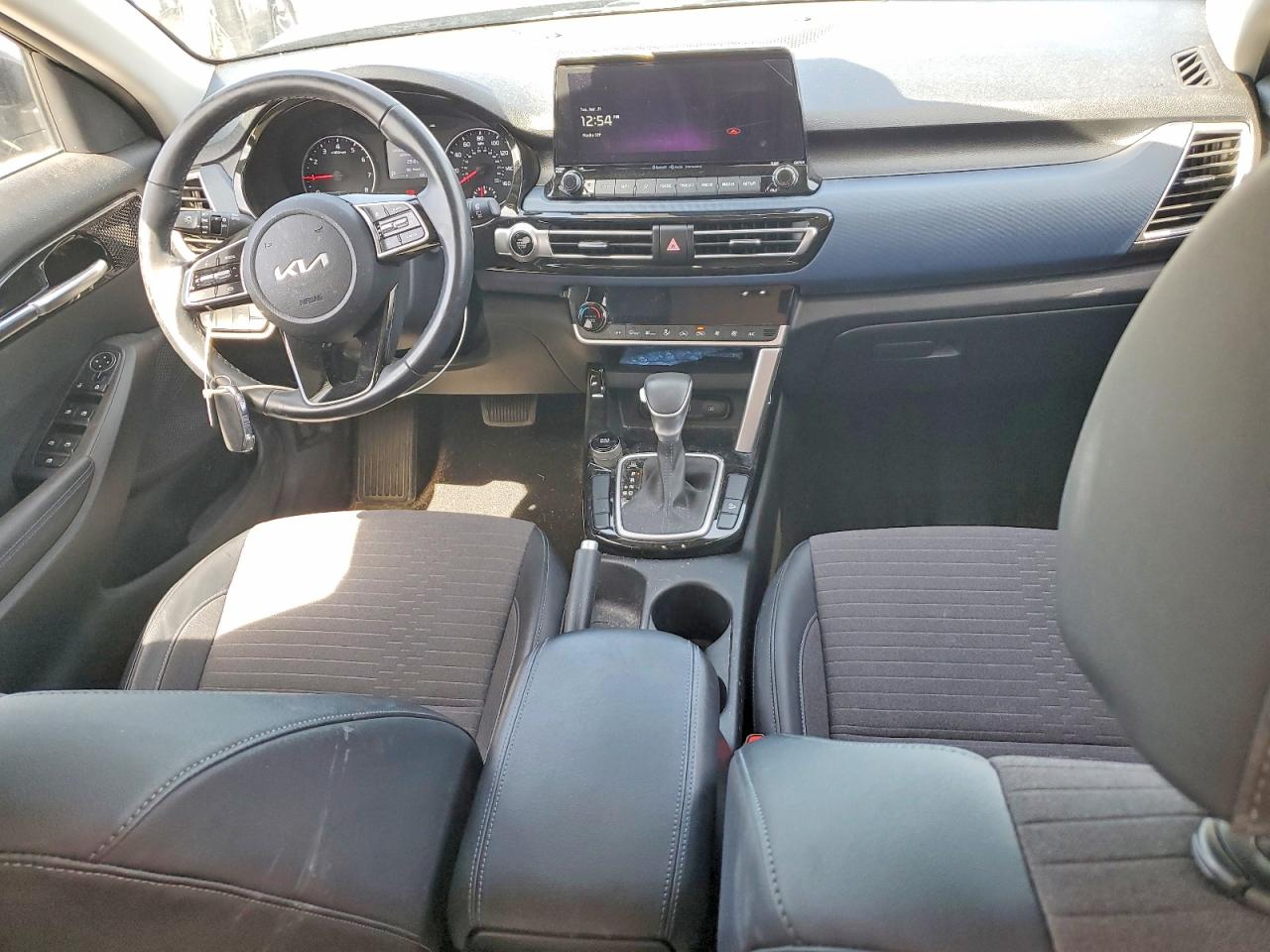 2023 KIA SELTOS S photo 8