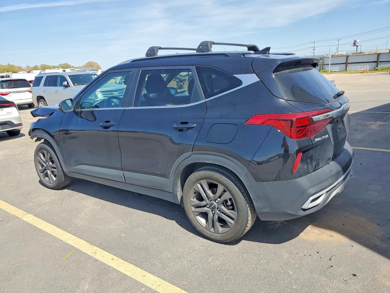 2023 KIA SELTOS S photo 2