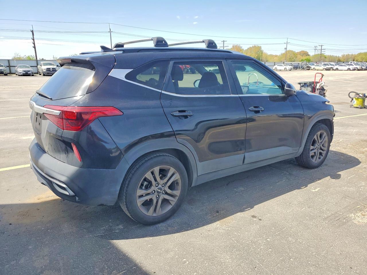 2023 KIA SELTOS S photo 3