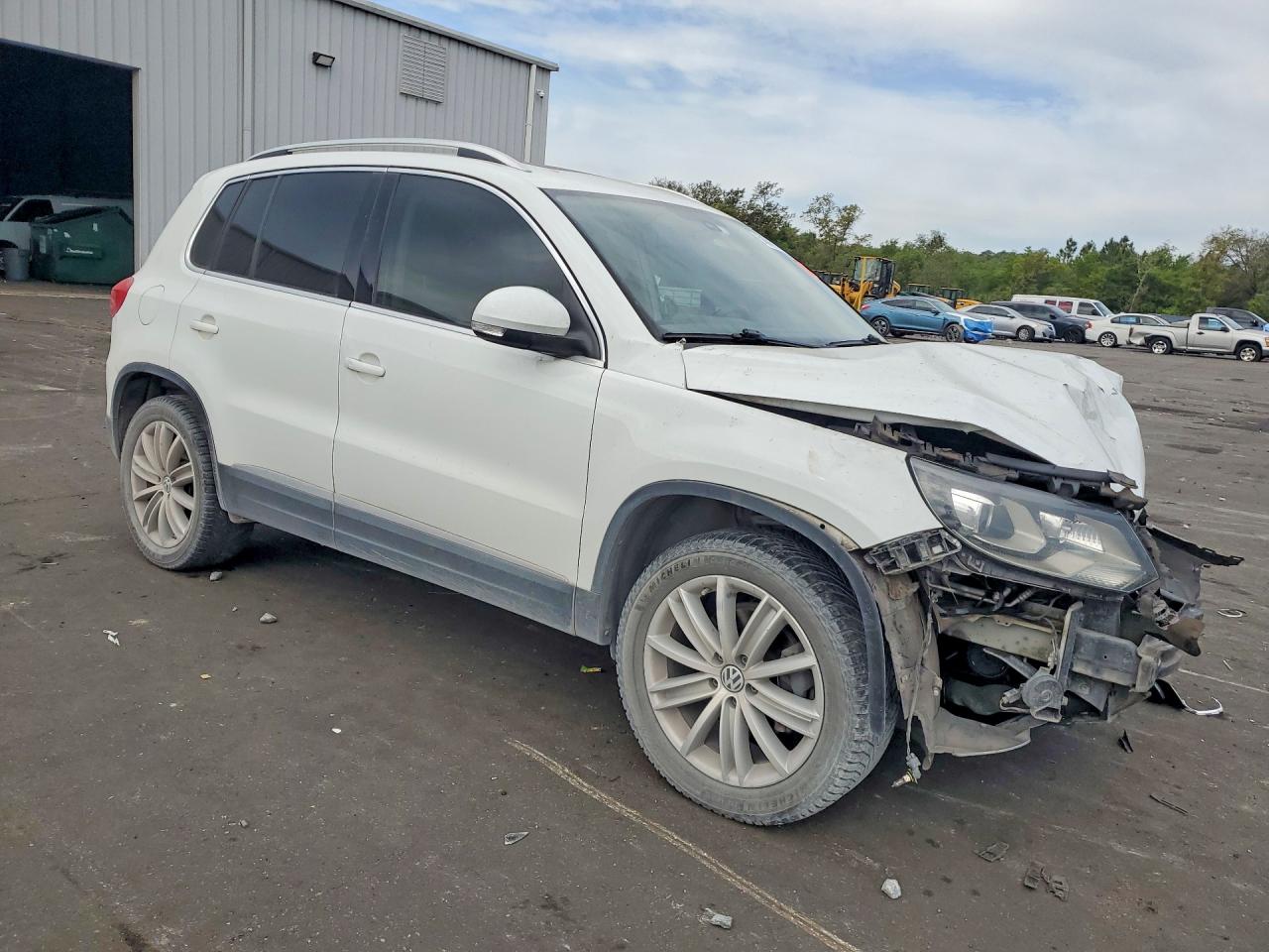 2016 VOLKSWAGEN TIGUAN S photo 7