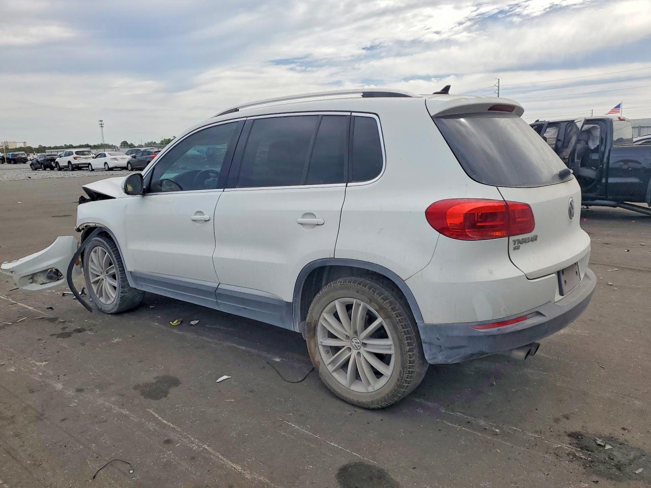 2016 VOLKSWAGEN TIGUAN S photo 3