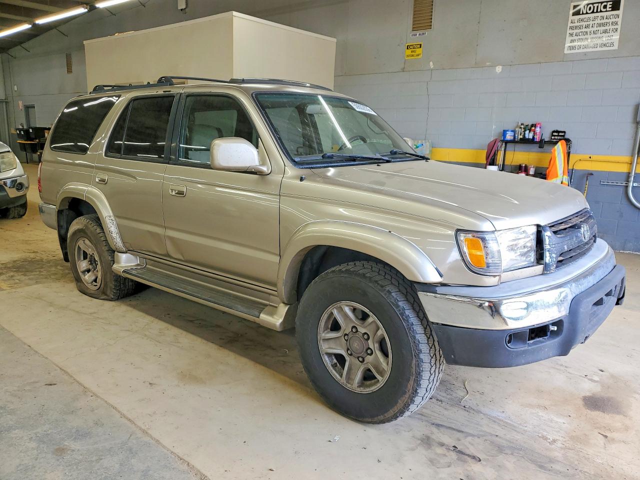 2001 TOYOTA 4RUNNER SR5 photo 7