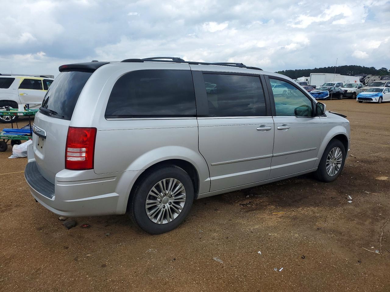 2008 CHRYSLER TOWN & COUNTRY TOURING photo 3