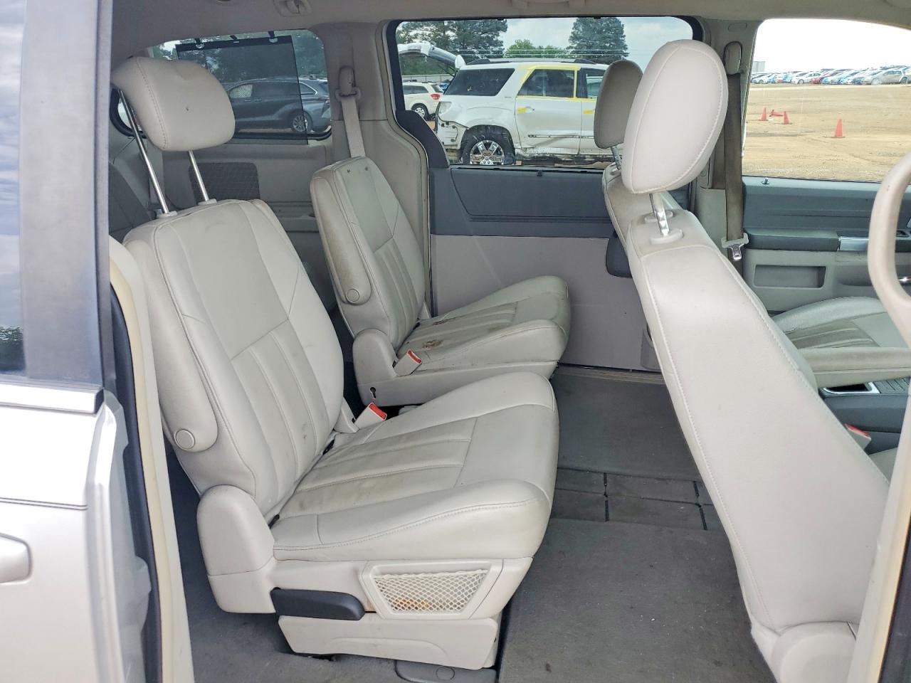 2008 CHRYSLER TOWN & COUNTRY TOURING photo 11