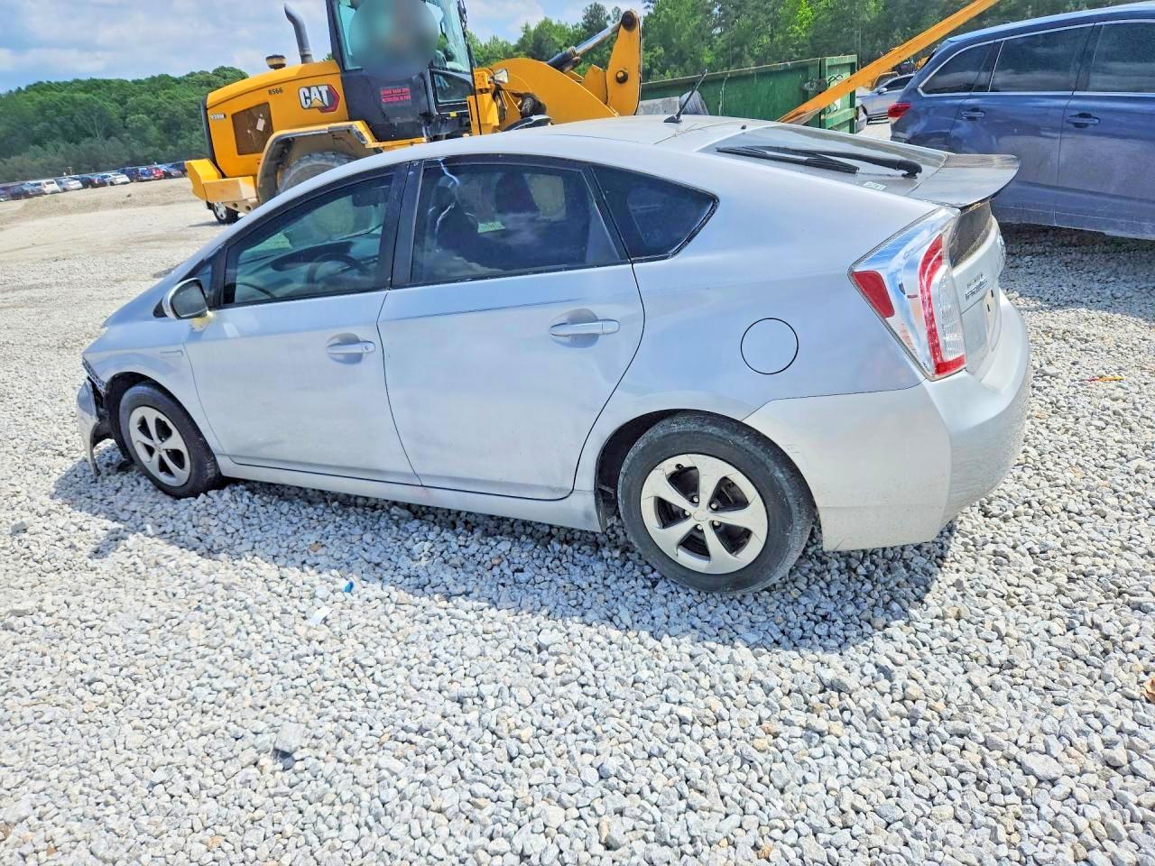2015 TOYOTA PRIUS TWO photo 2