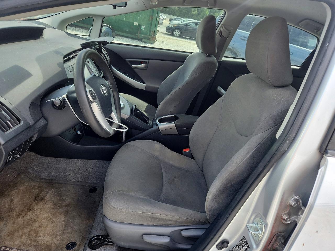 2015 TOYOTA PRIUS TWO photo 7