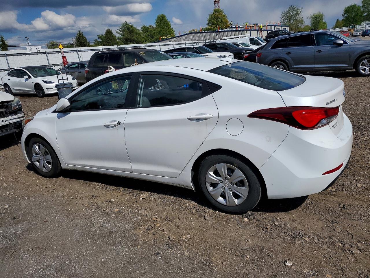 2016 HYUNDAI ELANTRA SE photo 4
