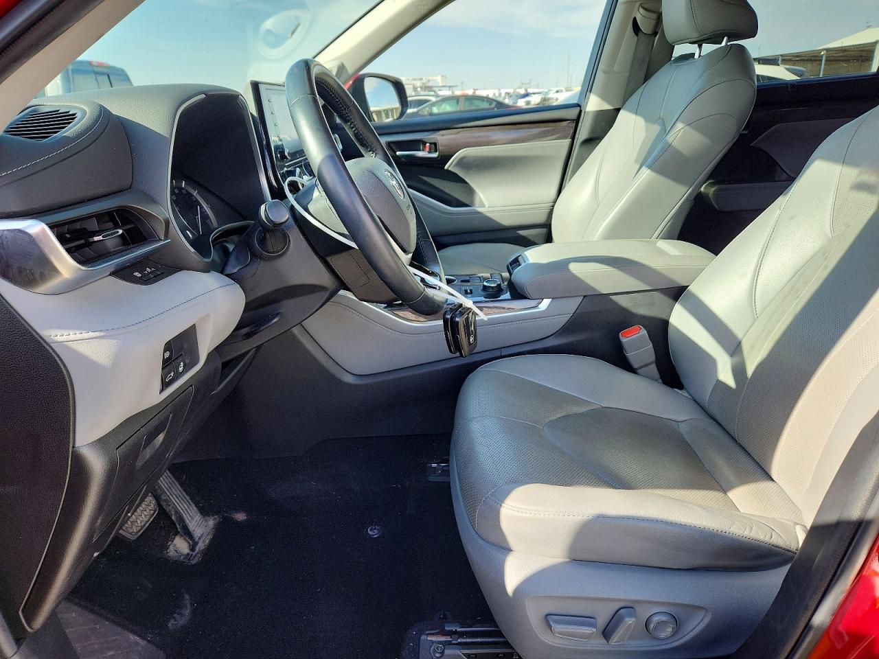 2022 TOYOTA HIGHLANDER LIMITED photo 19