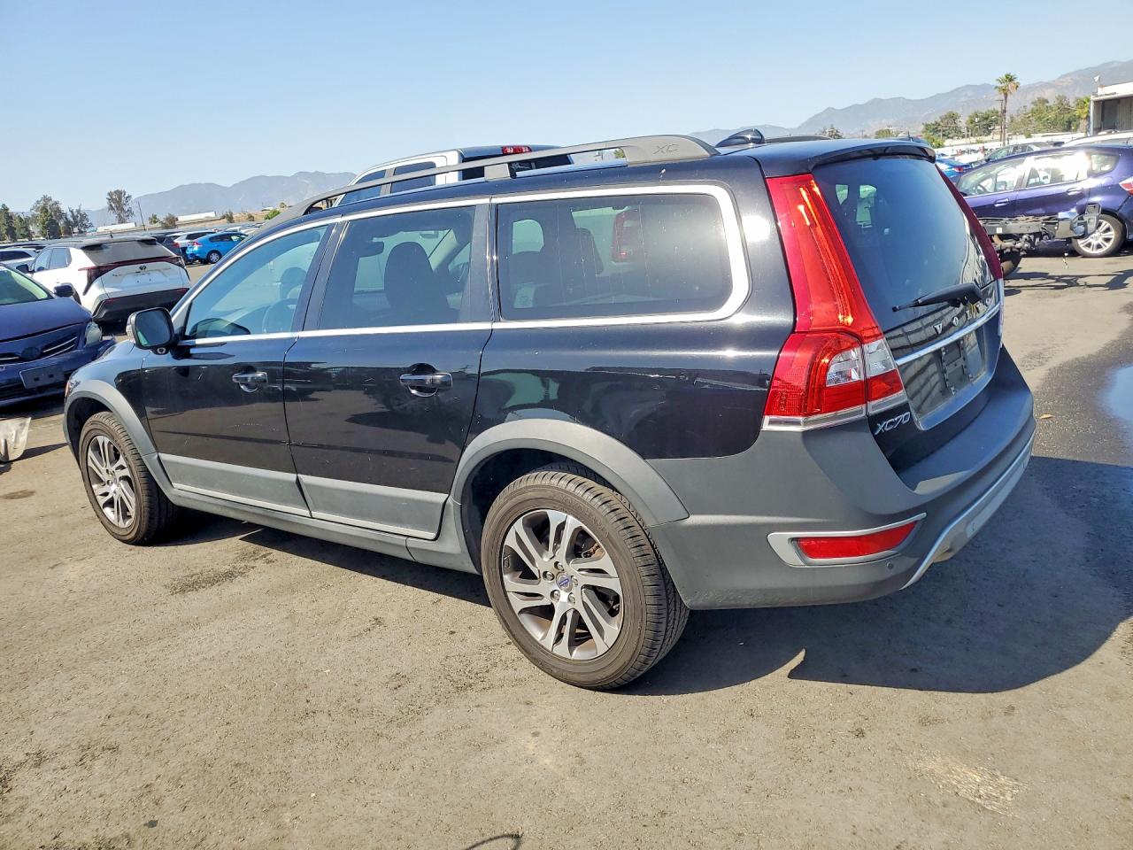2015 VOLVO XC70 T5 PREMIER photo 2