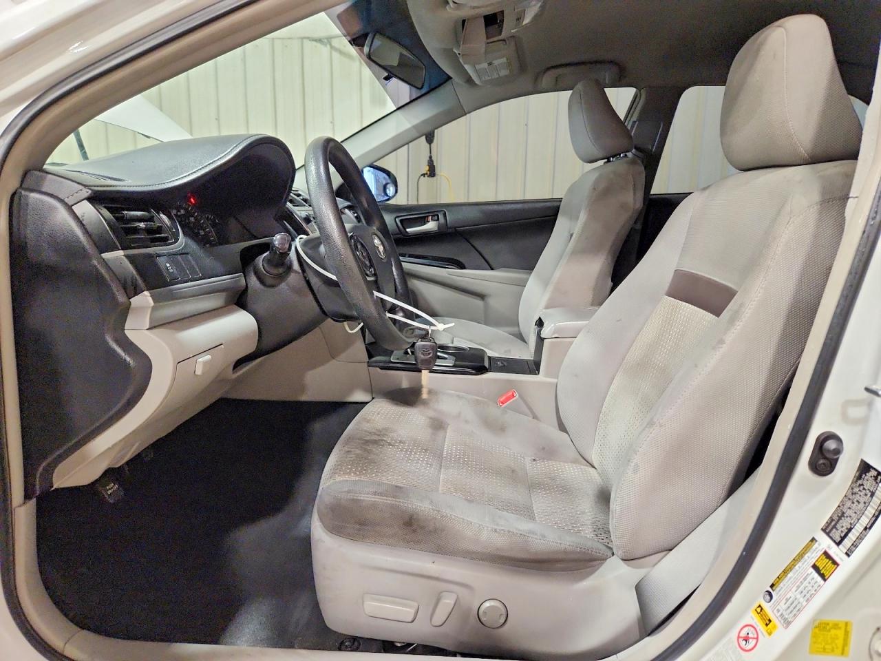 2014 TOYOTA CAMRY LE photo 13