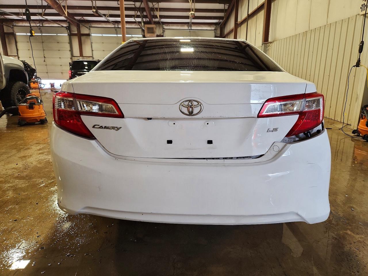 2014 TOYOTA CAMRY LE photo 11