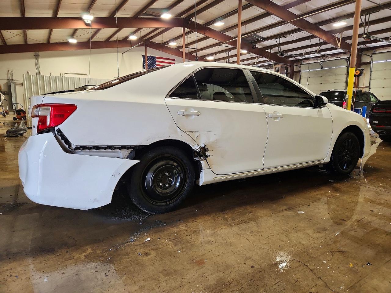 2014 TOYOTA CAMRY LE photo 5