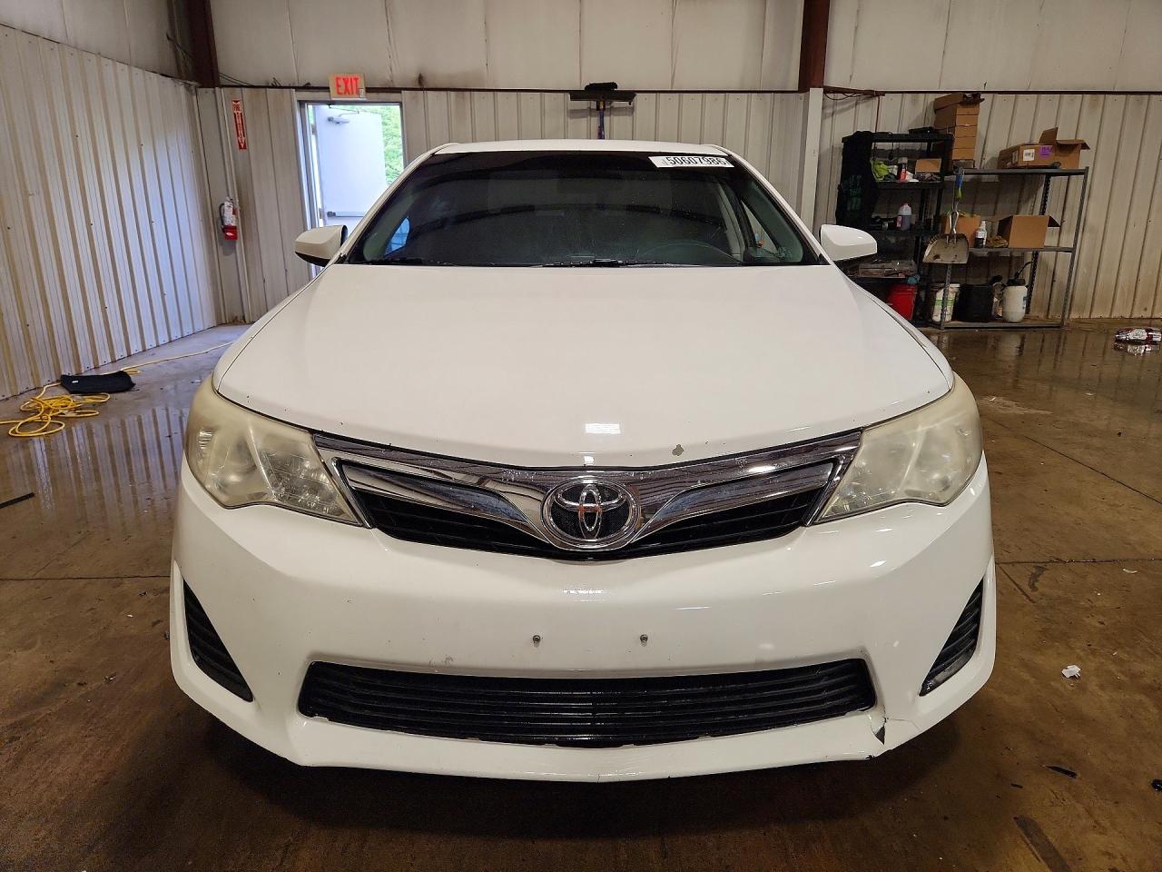 2014 TOYOTA CAMRY LE photo 9