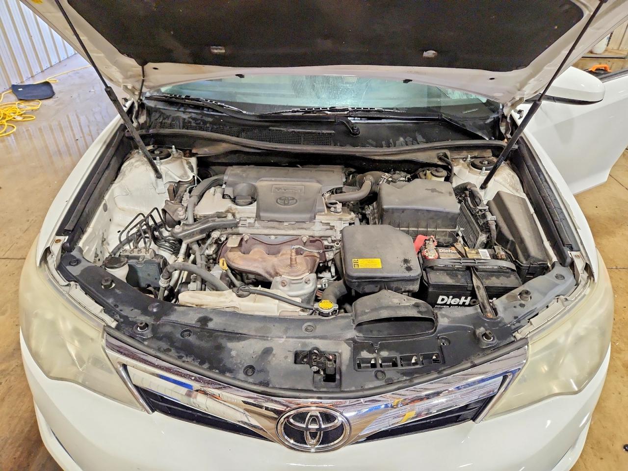 2014 TOYOTA CAMRY LE photo 21