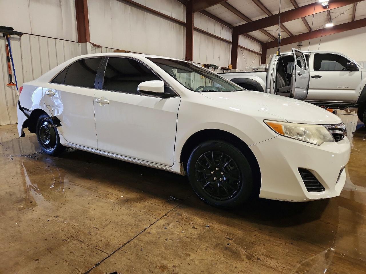 2014 TOYOTA CAMRY LE photo 7