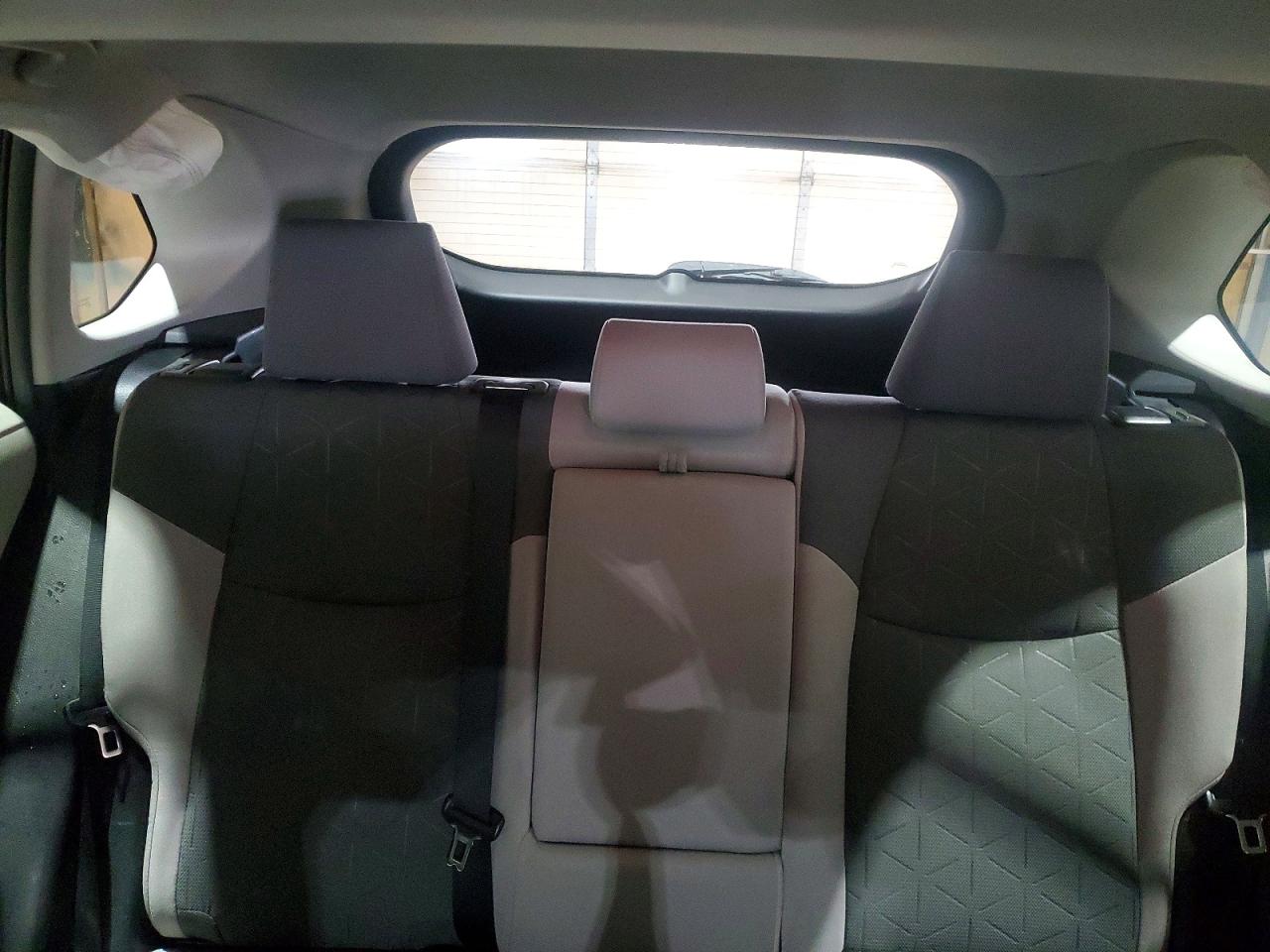 2021 TOYOTA RAV4 XLE photo 19