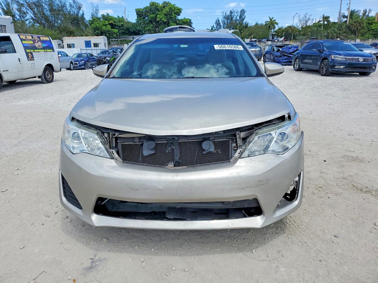 2014 TOYOTA CAMRY L photo 5
