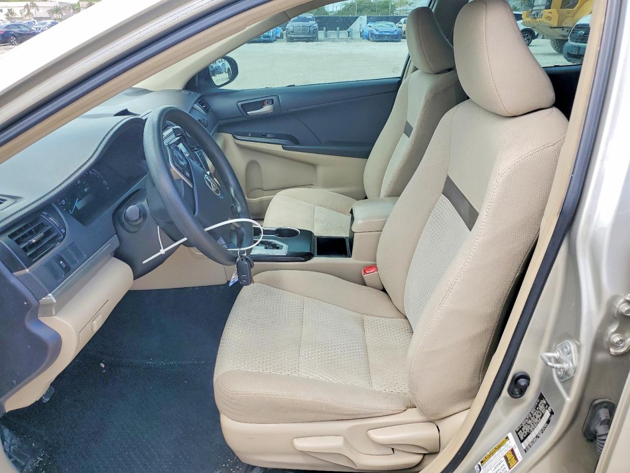 2014 TOYOTA CAMRY L photo 7